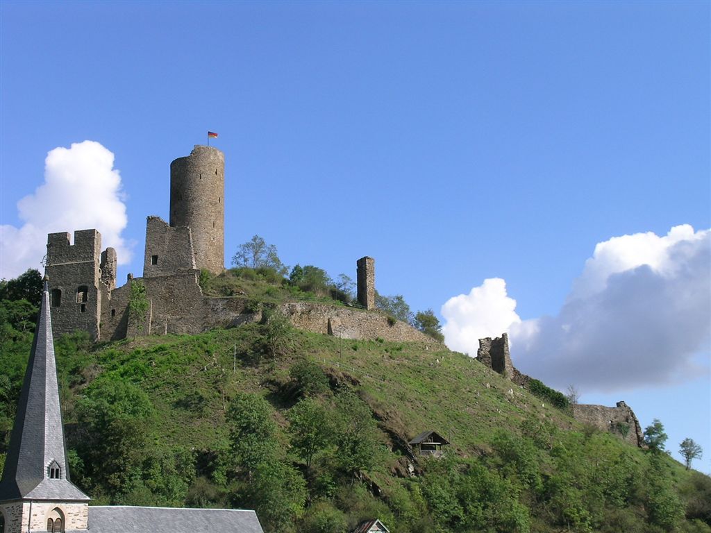 Burgruine in Monreal
