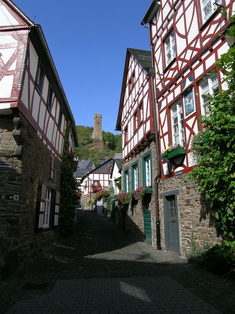 Stille Gasse in Monreal
