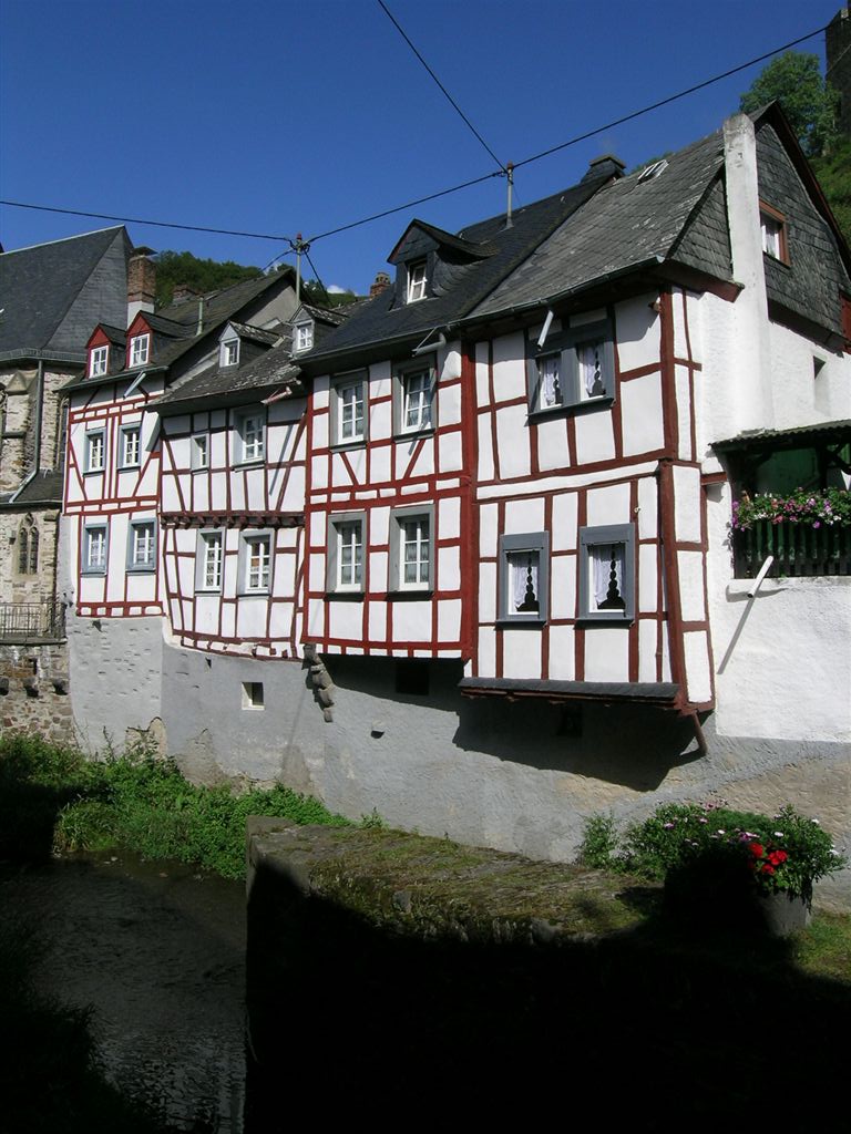 Alte Huser in Monreal
