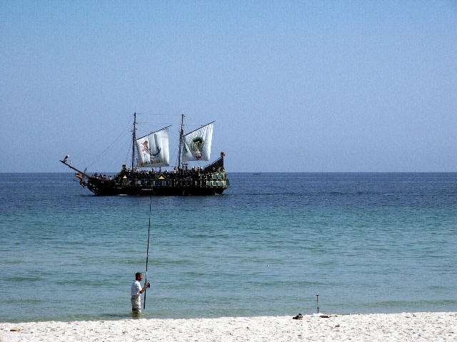 Piratenschiff
Dies ist ein Piratenschiff.
Ein Ausflug damit ist unvergesslich!
